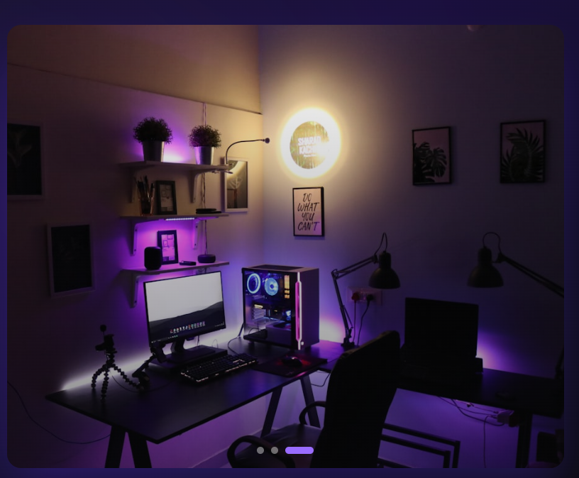 Bureau YONEXA avec éclairage violet